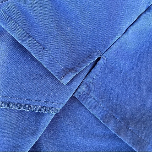 FIGS Casma Three-Pocket Scrub Top Navy Blue Medium GUC - Picture 6 of 9